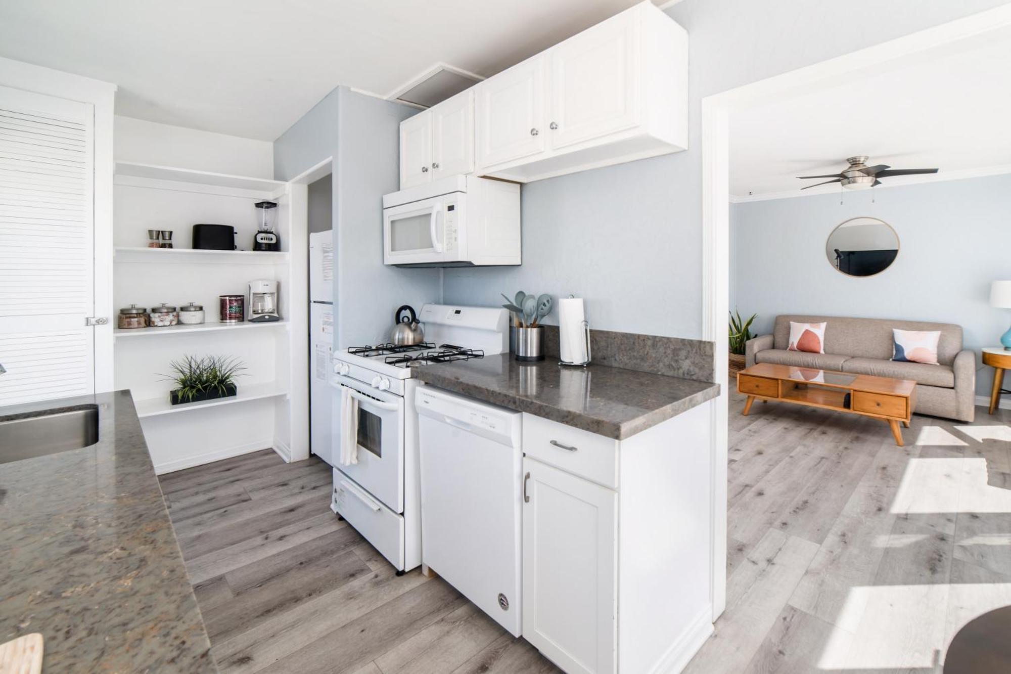 Pacific Bungalow In Oceanside With Backyard & Tiny House Exterior photo