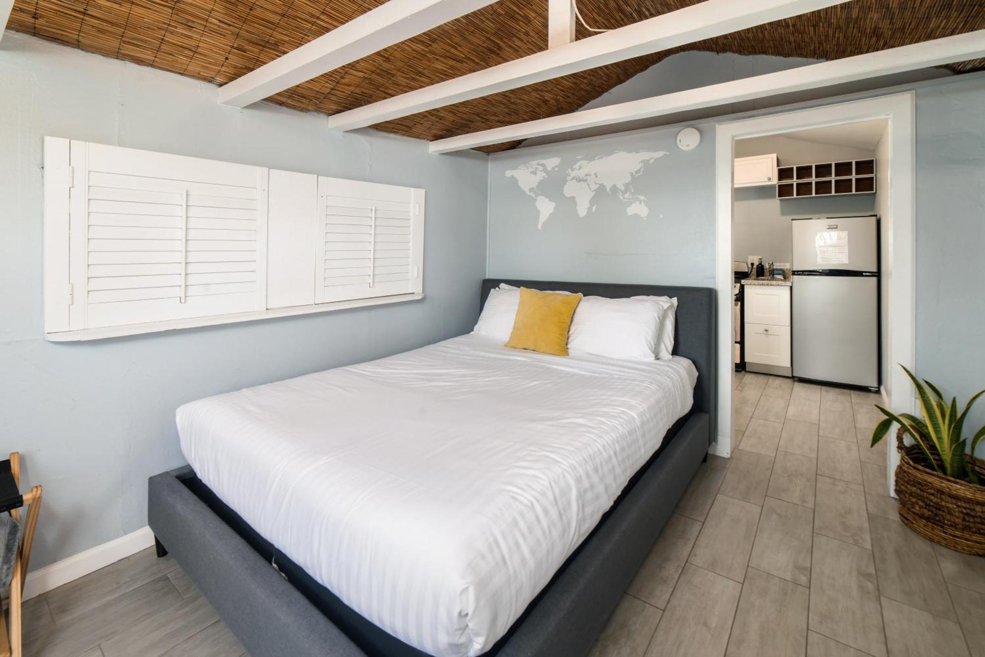 Pacific Bungalow In Oceanside With Backyard & Tiny House Exterior photo