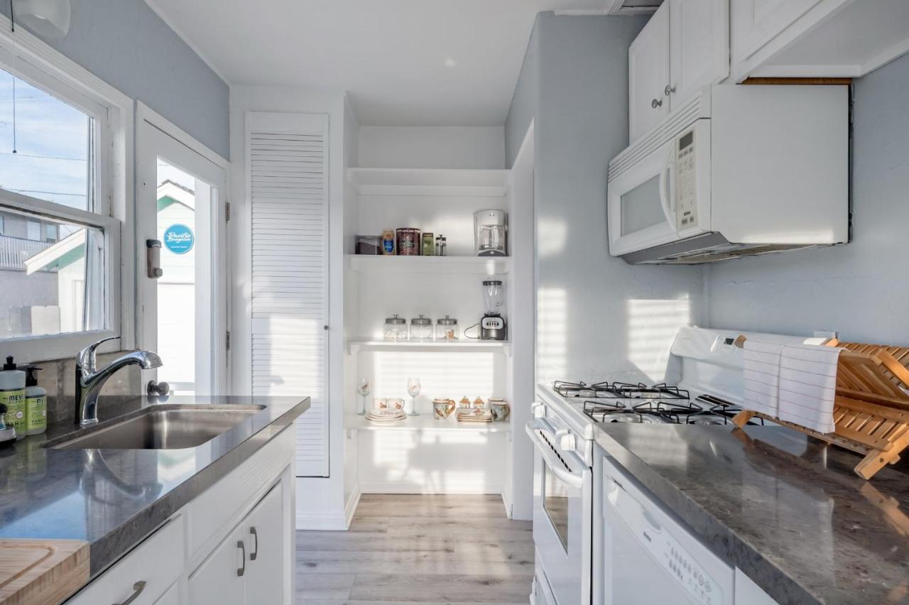 Pacific Bungalow In Oceanside With Backyard & Tiny House Exterior photo